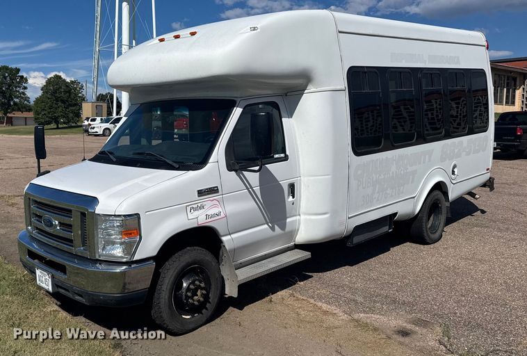 2013 Ford E450 shuttle bus - ER2469
