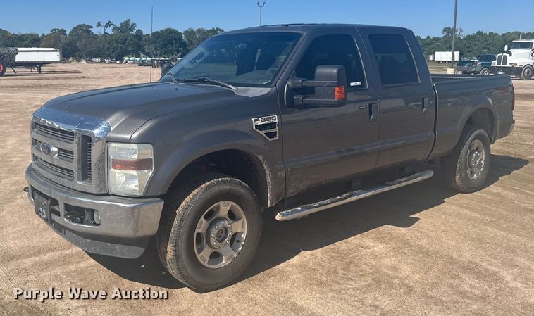 2010 Ford F250 Super Duty Crew Cab pickup truck - ER2485