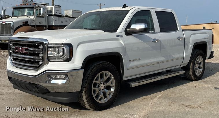 2017 GMC Sierra 1500 Crew Cab pickup truck - ET4521