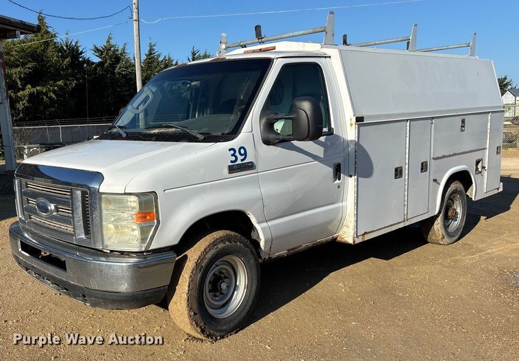 2008 Ford E350 utility van - ET4650