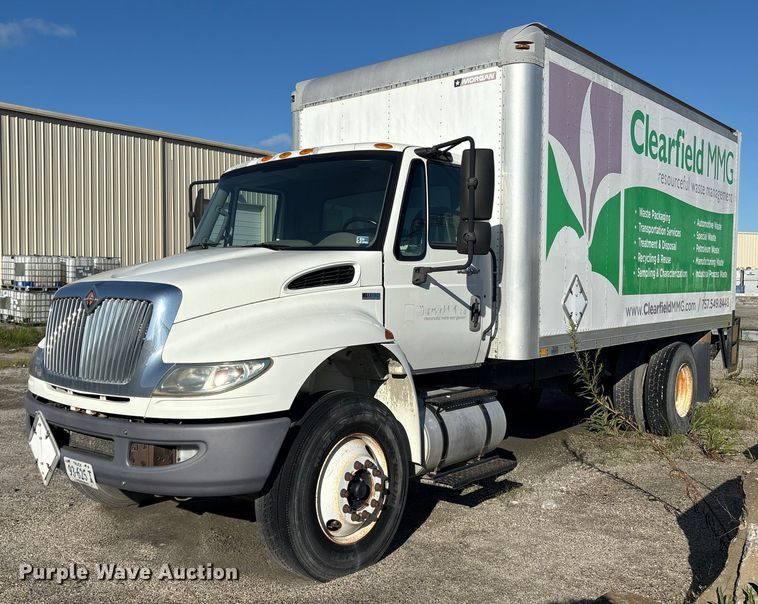 2013 International 4300 box truck - ET8528