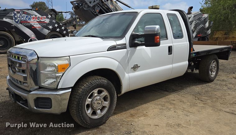 2016 Ford F250 Super Duty SuperCab flatbed pickup truck - EU2529