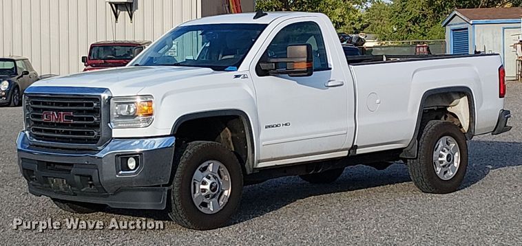 2016 GMC Sierra 2500HD pickup truck - EU2535