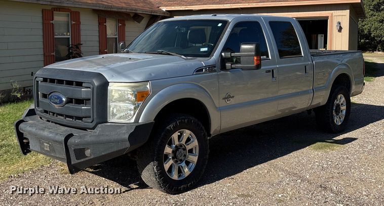 2013 Ford F250 Super Duty Crew Cab pickup truck - EU4664