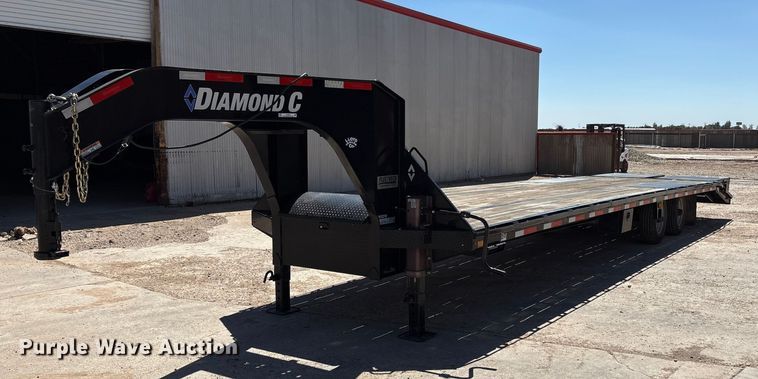 2023 Diamond C equipment trailer - EU4670