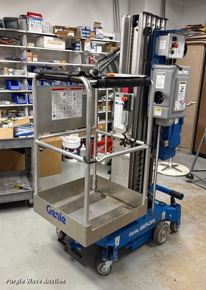 2005 Genie AWP-25S vertical lift - EU5003
