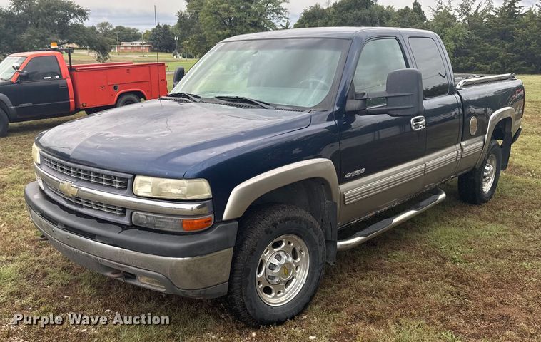 2000 Chevrolet Silverado 2500 Ext. Cab pickup truck - EU6001
