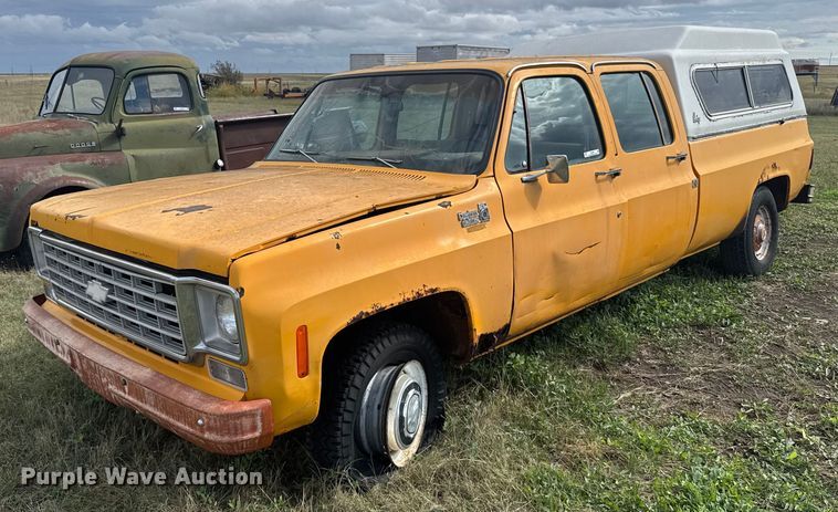 1976 Chevrolet C20 Crew Cab pickup truck - EU6009