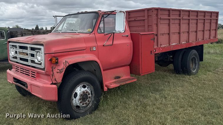1981 GMC 6000 flatbed truck - EU6023