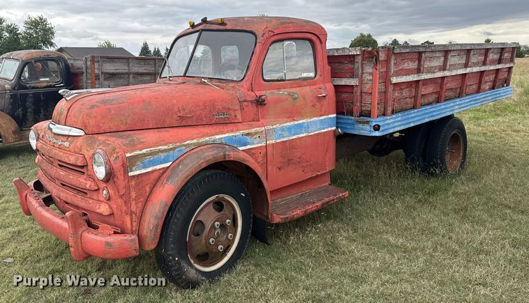 1948 Dodge flatbed truck - EU6025