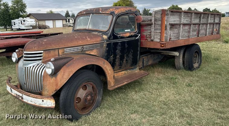 1946 Chevrolet flatbed truck - EU6026