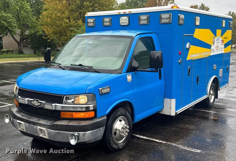 2010 Chevrolet  Express ambulance - EV1899