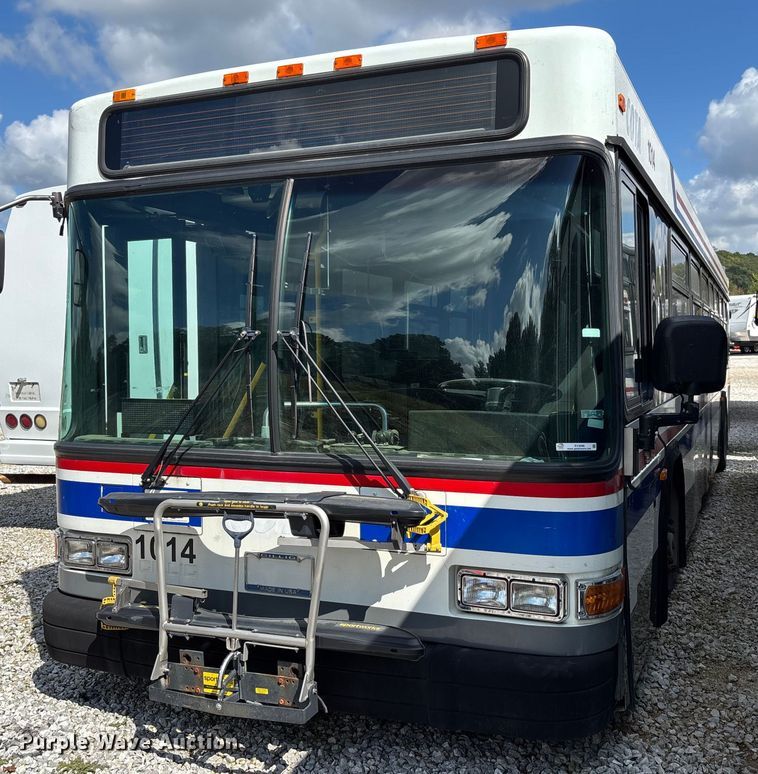 2010 Gillig G27D102N4 transit bus - EV3006