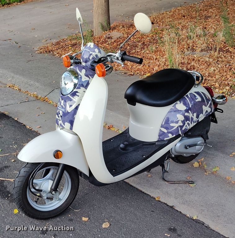 2007 Honda Metropolitan scooter - IP9708