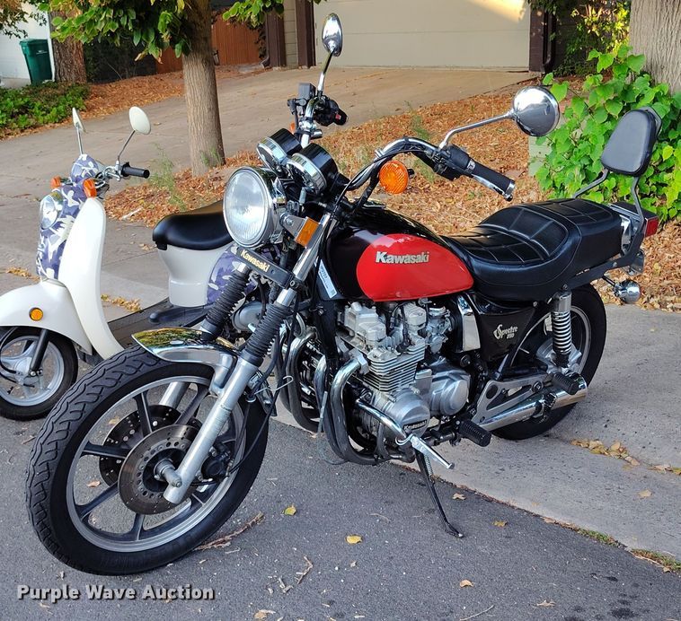 1983 Kawasaki Spectre 750 motorcycle - IP9709