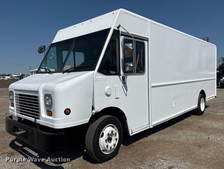 2012 Freightliner MT45 delivery truck - NU9634