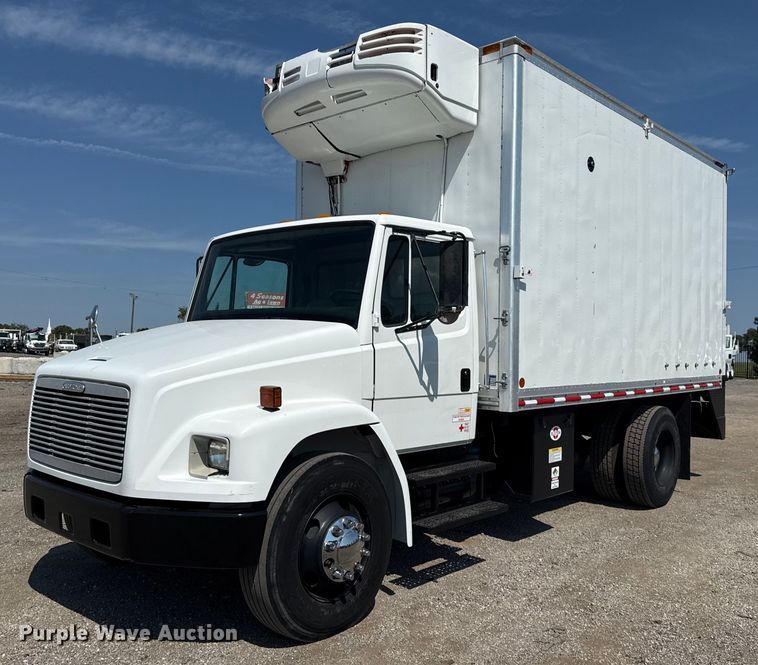 2002 Freightliner FL70 refrigerated truck - NU9649