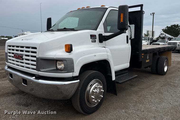 2007 GMC C5500 flatbed truck - NU9669
