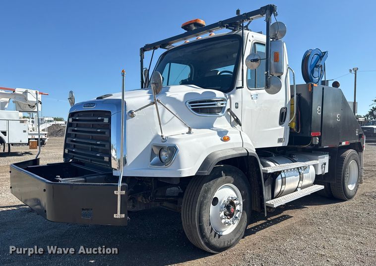 2017 Freightliner 114SD toter truck - NU9678
