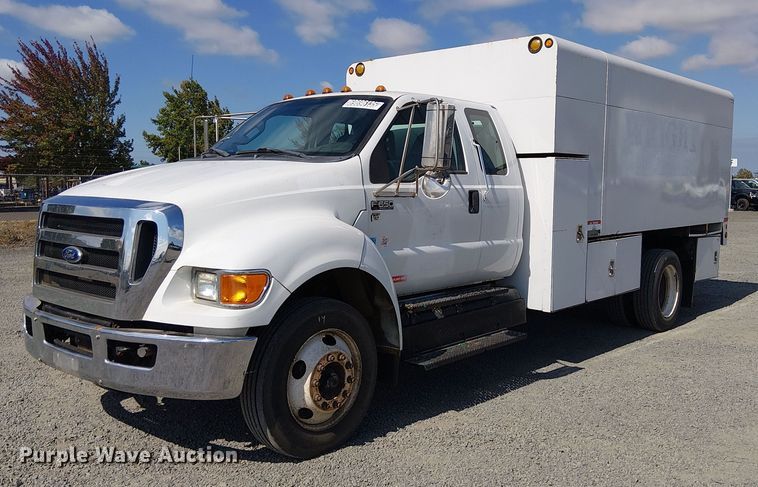 2013 Ford F650 Super Duty chipper truck - YA1108