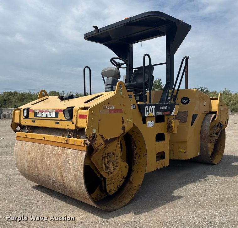 2007 Caterpillar CB-534D XW double drum vibratory roller - DJ7802