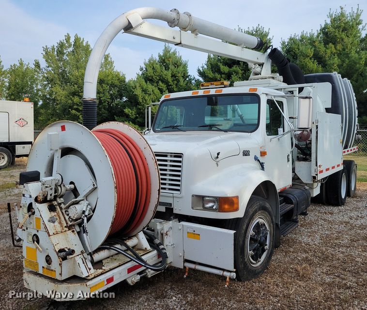 1995 International 4900 sewer jetter truck - DN4061