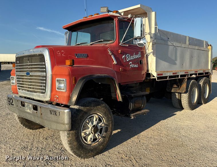 1992 Ford L8000 dump truck - DO2255