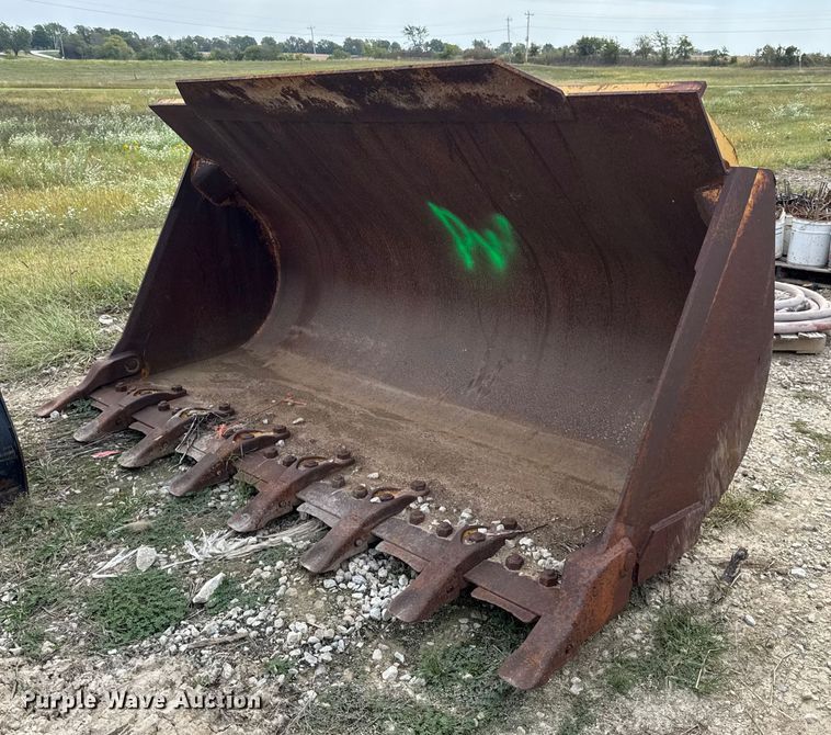 Caterpillar track loader bucket - DO2318