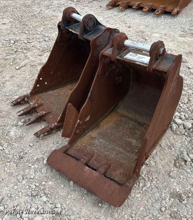 (2) Caterpillar excavator buckets - DO2346