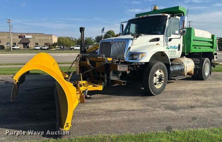 2003 International 7400 dump truck - DT6381
