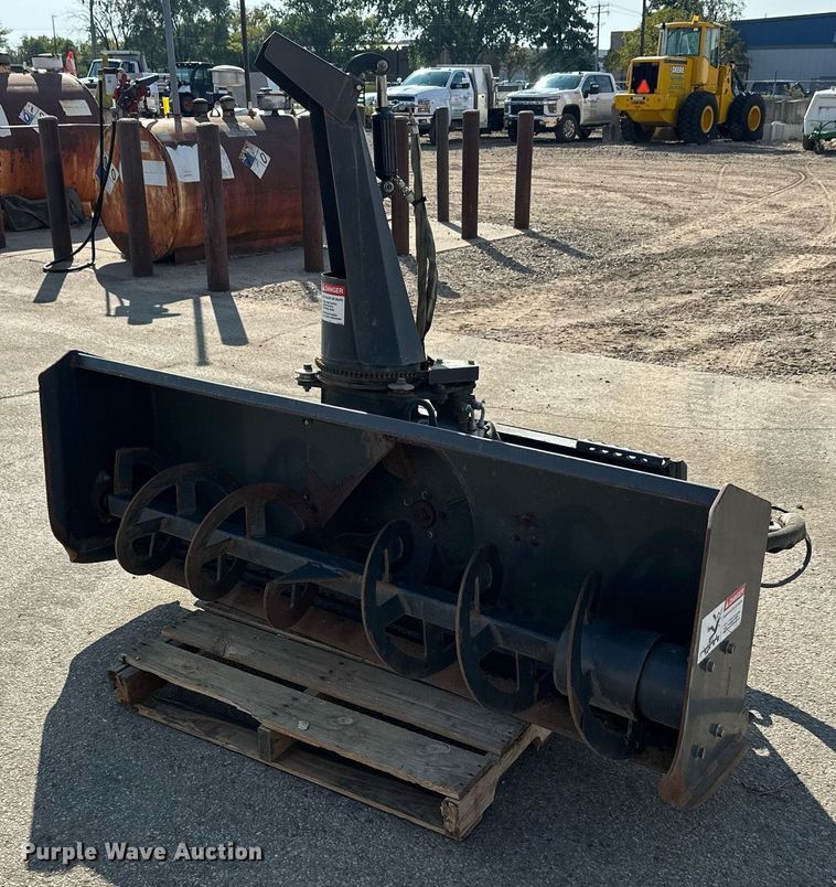 Bobcat SB200x72 skid steer snow blower - DT6388