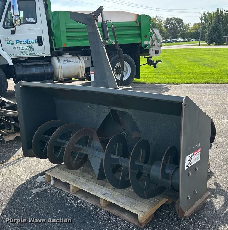 2013 Bobcat SB240X72 skid steer snow blower - DT6389