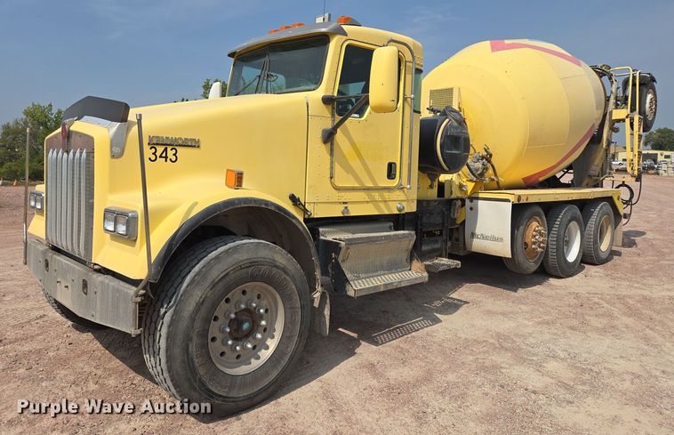 2009 Kenworth W900  ready mix truck - DY1130