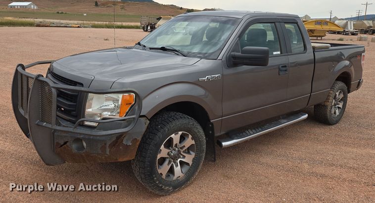 2013 Ford F150 STX SuperCab pickup truck - DY1222