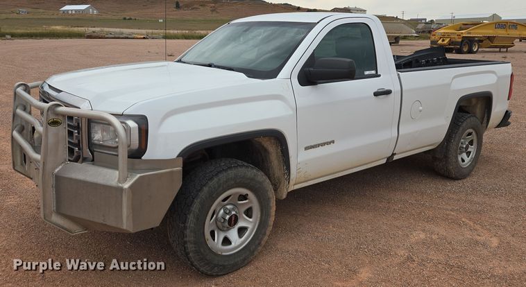 2016 GMC Sierra pickup truck - DY1223