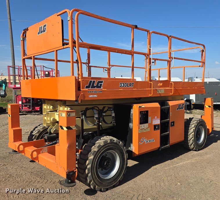 2018 JLG 330LRT scissor lift - DY1285