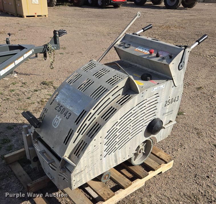 2016 Husqvarna Soff-Cut 5000 concrete saw - DY1288