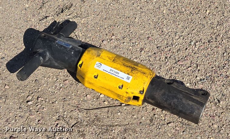 2018 Atlas TEX P905 H28 breaker - DY1289