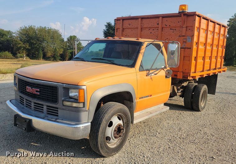 2001 GMC Sierra 3500 chip bed pickup truck - DZ6587