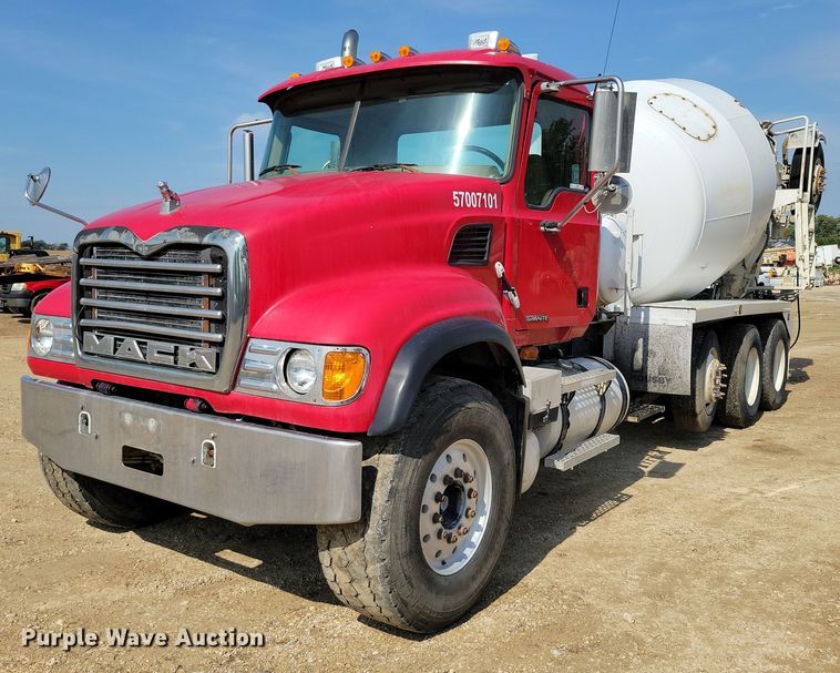 2007 Mack Granite ready mix truck - DZ6605