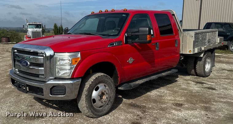 2013 Ford F350 Super Duty Crew Cab flatbed pickup truck - EA1886