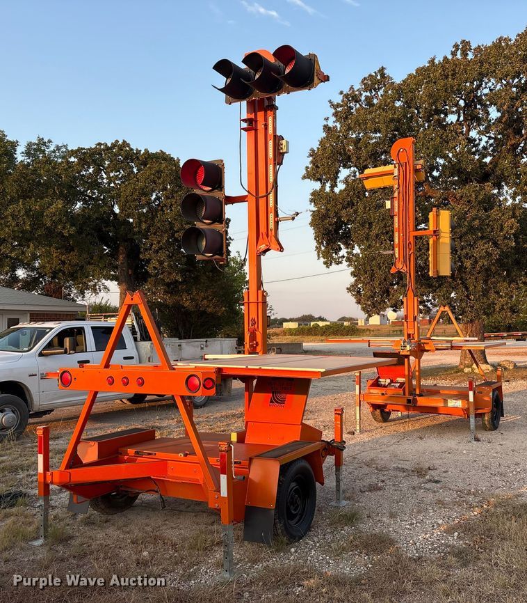(2) traffic signal trailers - EA7527