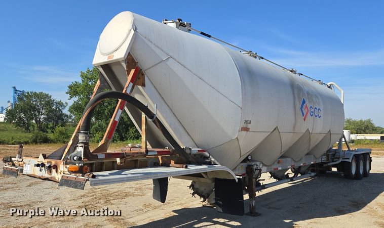 1987 Fruehauf pneumatic dry bulk trailer - EB1041