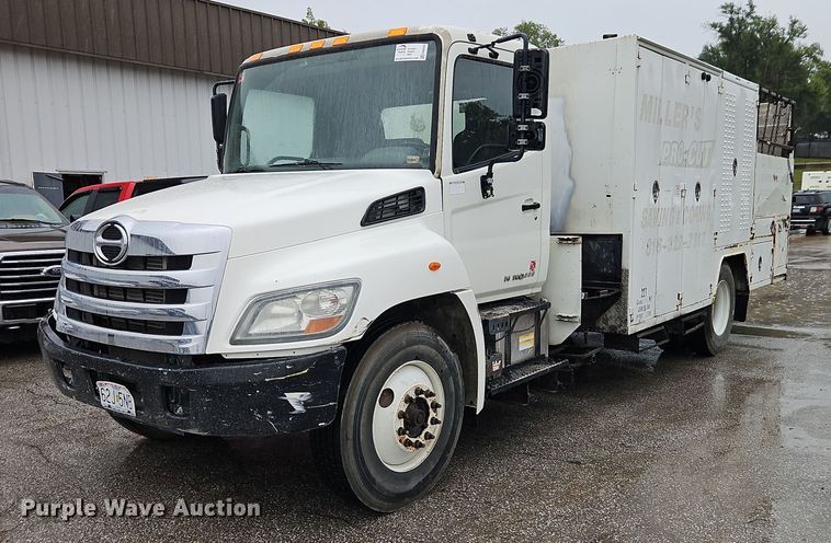 2011 Hino 338 utility / service truck - EB8334