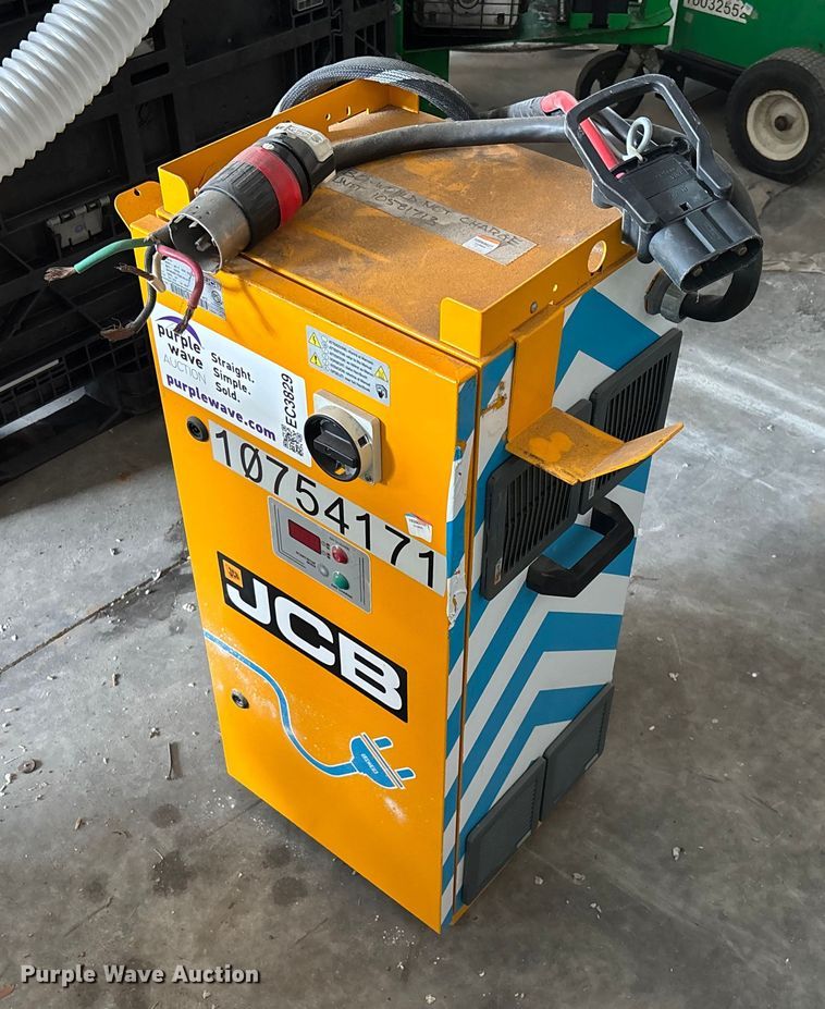 2022 JCB JCB18 forklift charger - EC3829