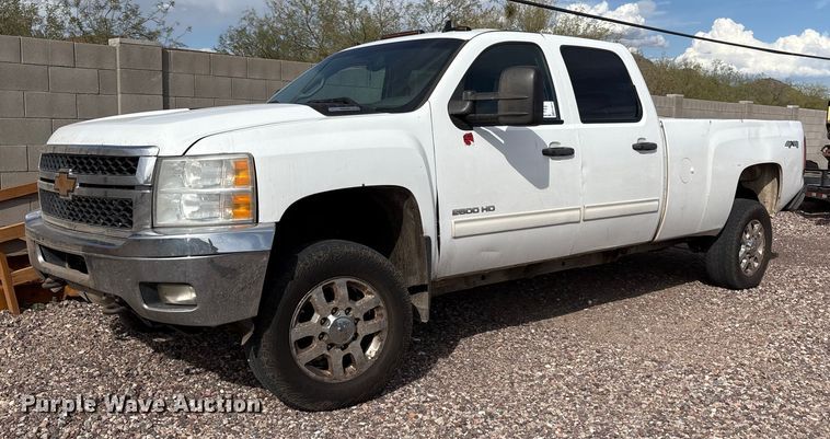 2014 Chevrolet Silverado 2500HD Crew Cab pickup truck - EC8012
