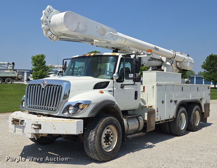 2011 International 7500 bucket truck - EF1508