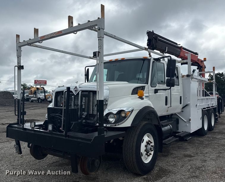 2008 International 7500 Crew Cab crane truck - EG5920