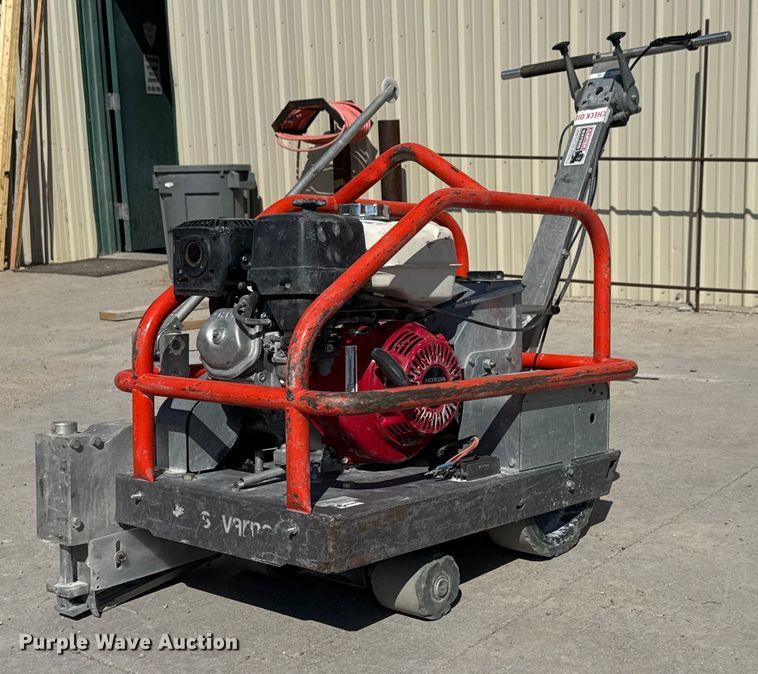 2015 Husqvarna Soff-Cut 2000E concrete saw - EM8160