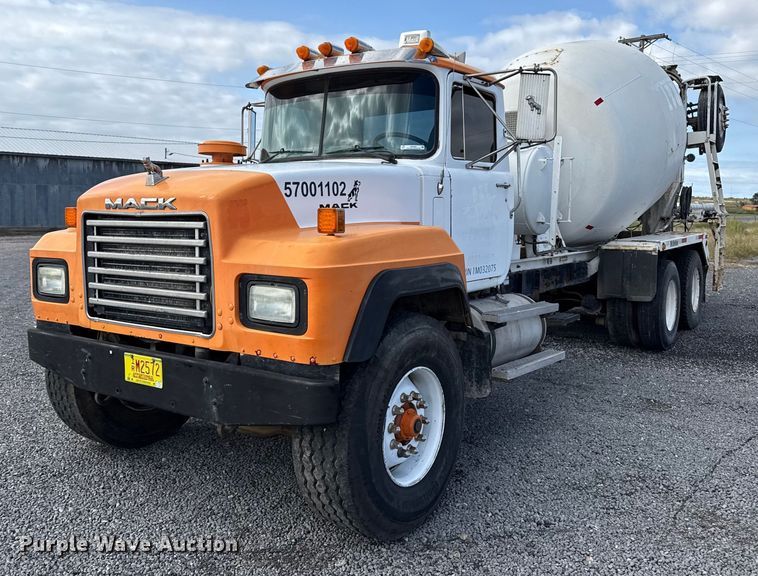 2001 Mack RD690S ready mix truck - EP0662